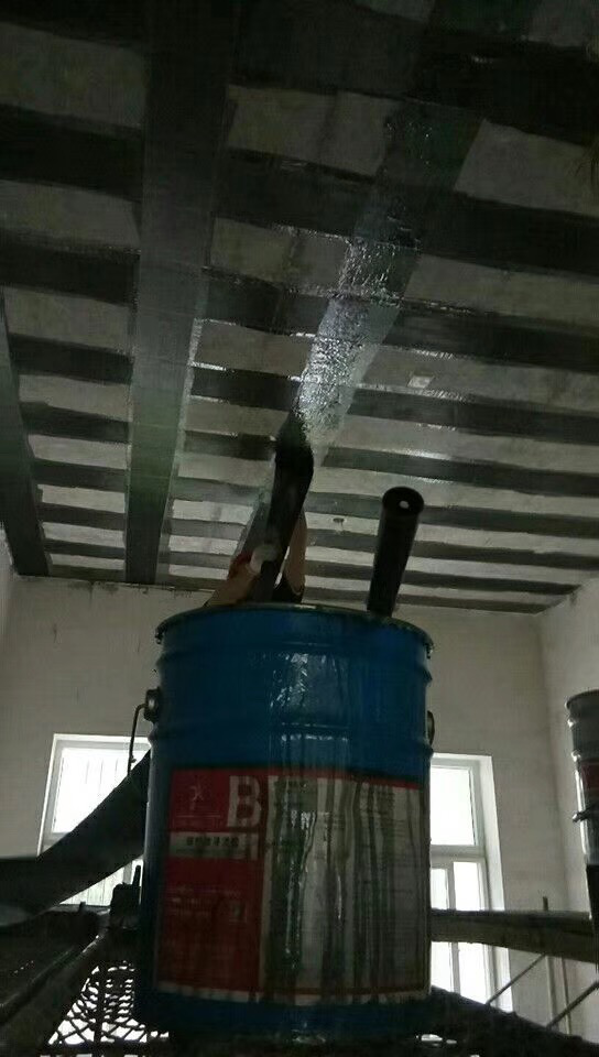 屋顶漏雨，为何不用丙纶而用碳纤维布加固？
